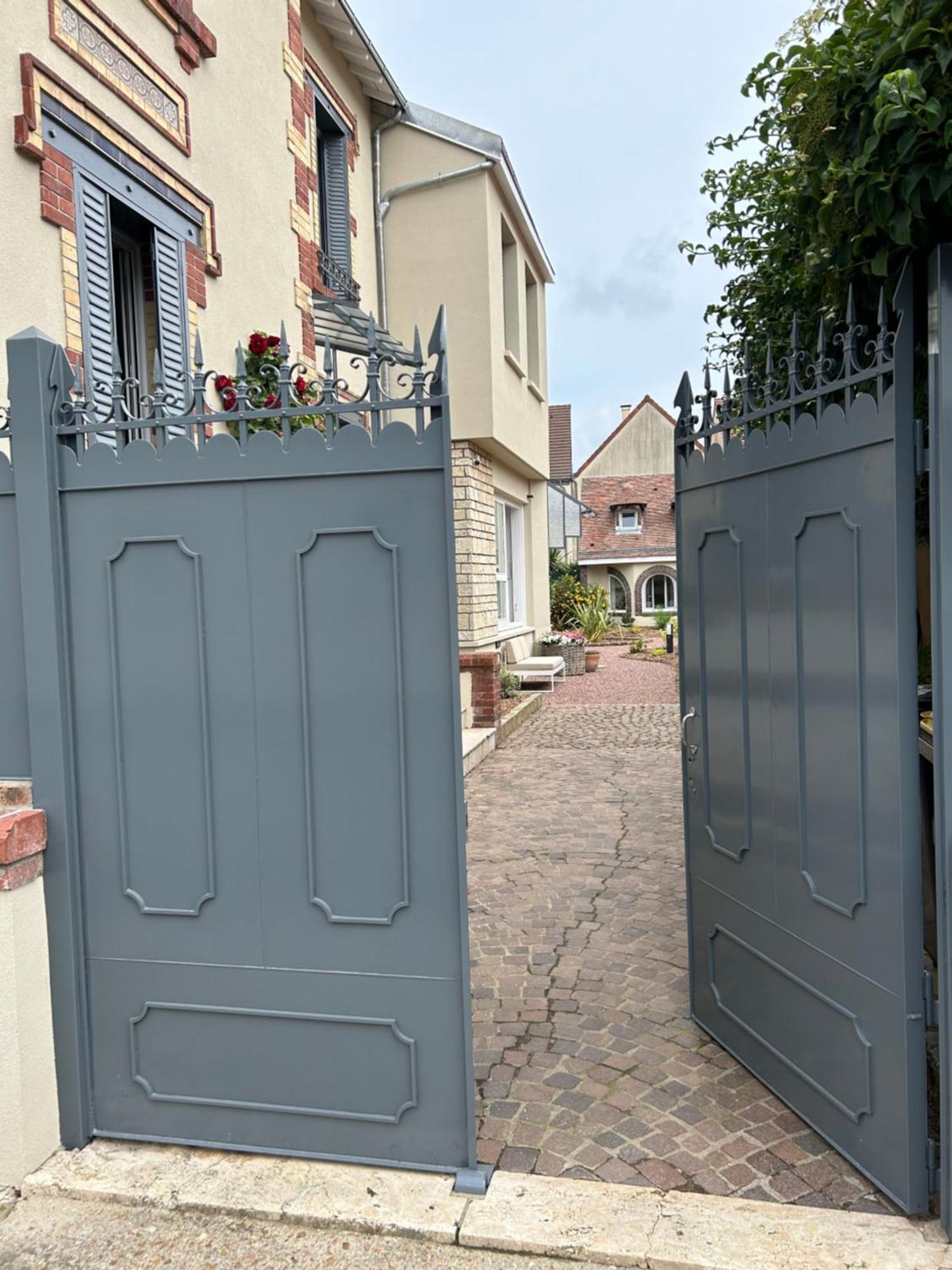 Le Carre Courtois Apartment Luisant Екстериор снимка